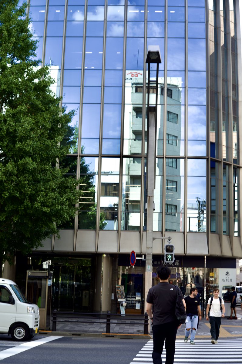 leica_summicron's tweet image. f1.2   #神田 #reflection