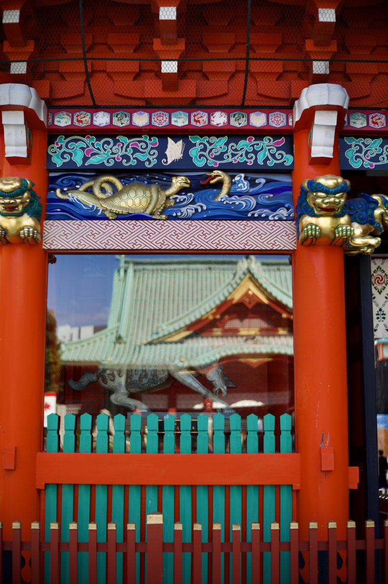 leica_summicron's tweet image. f1.2   #神田 #reflection