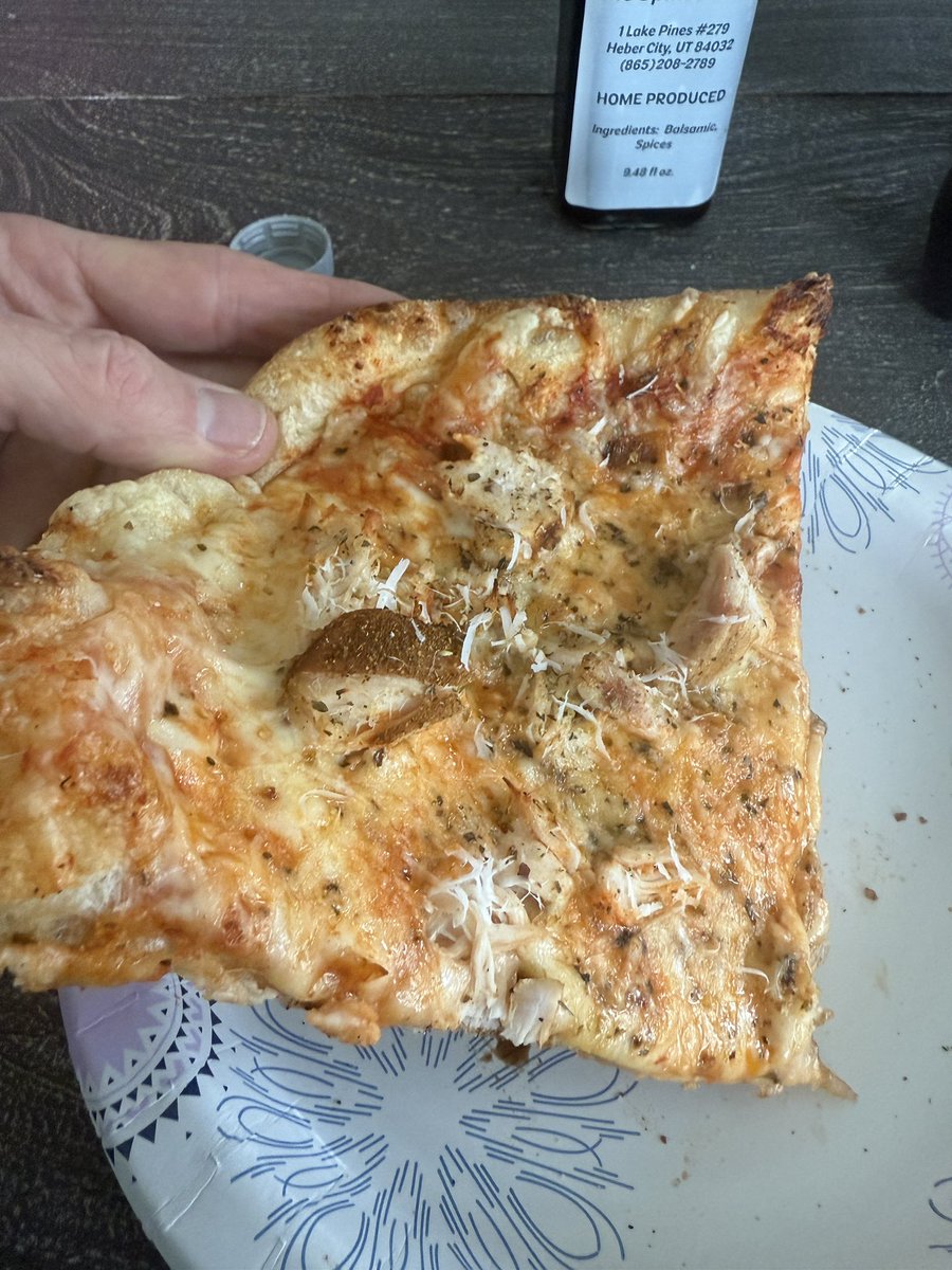 FixnBones's tweet image. #PizzaWednesday

Fresh ingredients ☑️
Smoked chicken ☑️
Rotating stone ☑️
#Pocobero dough ☑️

🔥🔥🔥🔥🔥