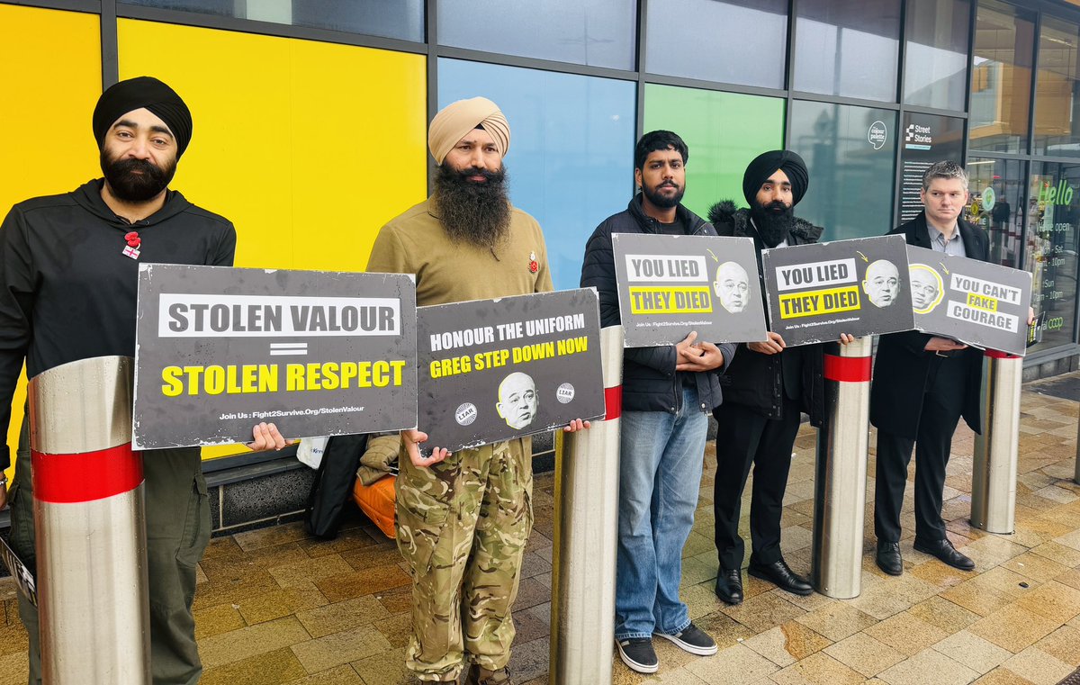 PrabhdeepReform's tweet image. 📢 Stolen Valour Protest – Wolverhampton

Today, we stood united at Wolverhampton Station to protest against Valour Theft — a stand for truth, honour, and respect for those who genuinely served.

After the station protest, we visited the British Sikh Soldiers Monument, built in…