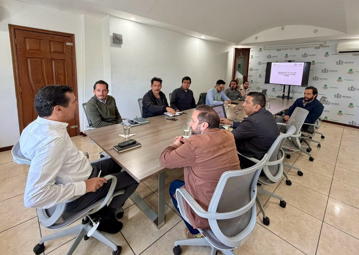 Junto con representantes de Plaza Patria, Movilidad de Zapopan y la Agencia Metropolitana de Infraestructura para la Movilidad trabajamos para realizar mejoras en la accesibilidad peatonal y de transporte público en los entornos de este importante centro comercial.