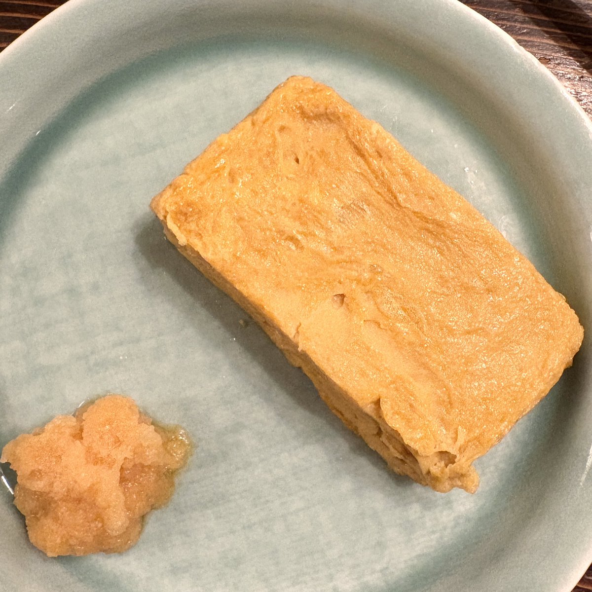 昨日のお店の卵焼き

自分のやることには
どうしても癖がでてしまう訳で
たまには他の人がどうやっているか
考えてみるのもよい

砂糖かみりんが入っている
水分醤油(つゆ)がわたしより多い

好きこそ卵焼きの上手なれ

卵焼きの話です