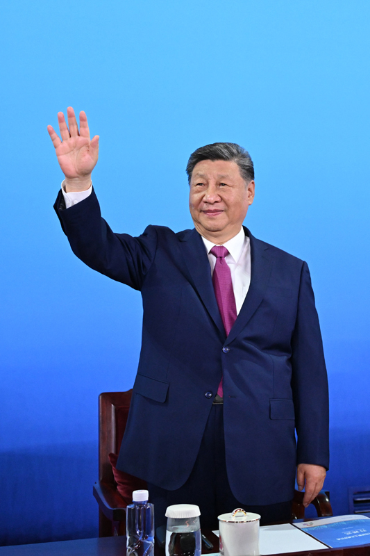 🇨🇳✨ Os 15º Jogos Nacionais da China começaram em Guangzhou!
O presidente Xi Jinping participou da cerimônia de abertura e declarou o evento iniciado. 
👉 É a primeira vez que os Jogos são organizados conjuntamente por Guangdong, Hong Kong e Macau! 
#China #Guangzhou #XiJinping