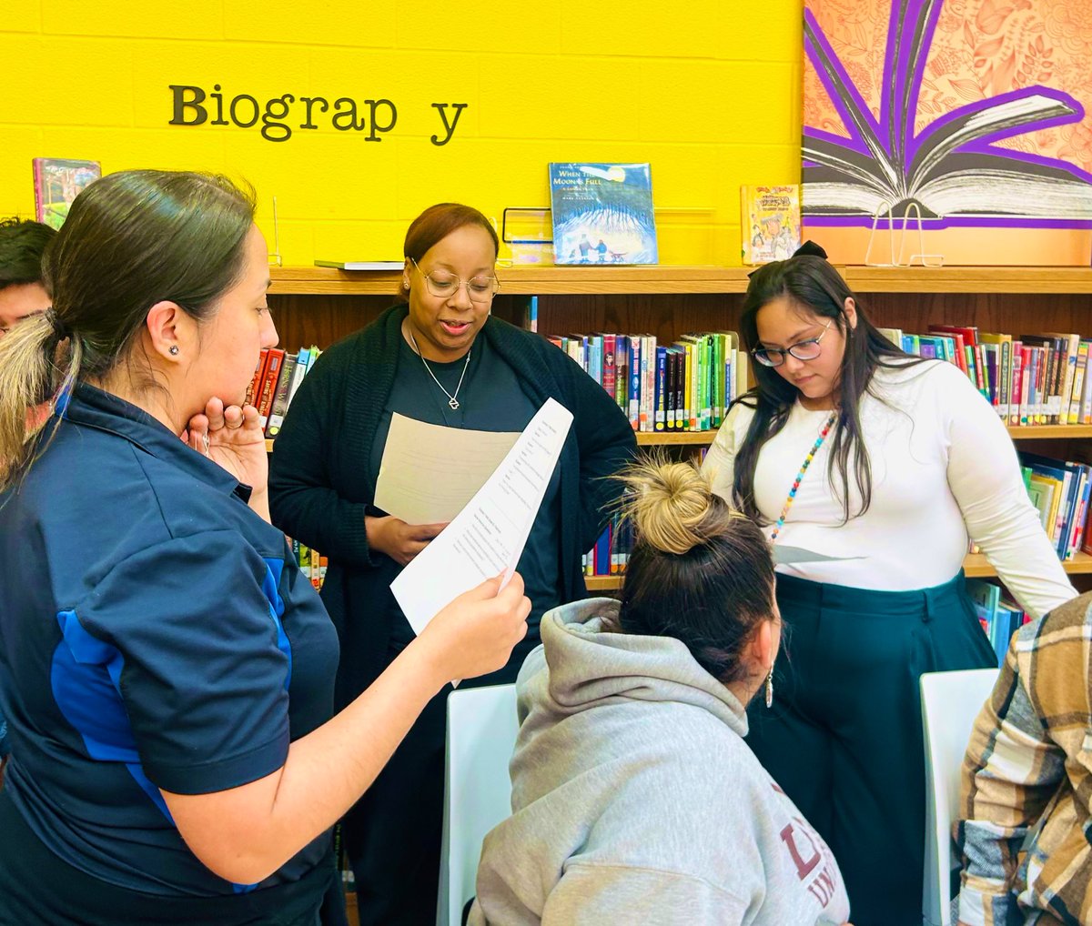 hugo_bil's tweet image. Great session with our exceptional @HBGElementary teachers! Focused on promoting academic language and encouraging the use of complete sentences to foster student success. @Seidlitz_Ed @DRMLARA @DrH_OnTheEdge @JRod_EISD @ednanesnu @CanalesItzamara @EdgewoodLeads
