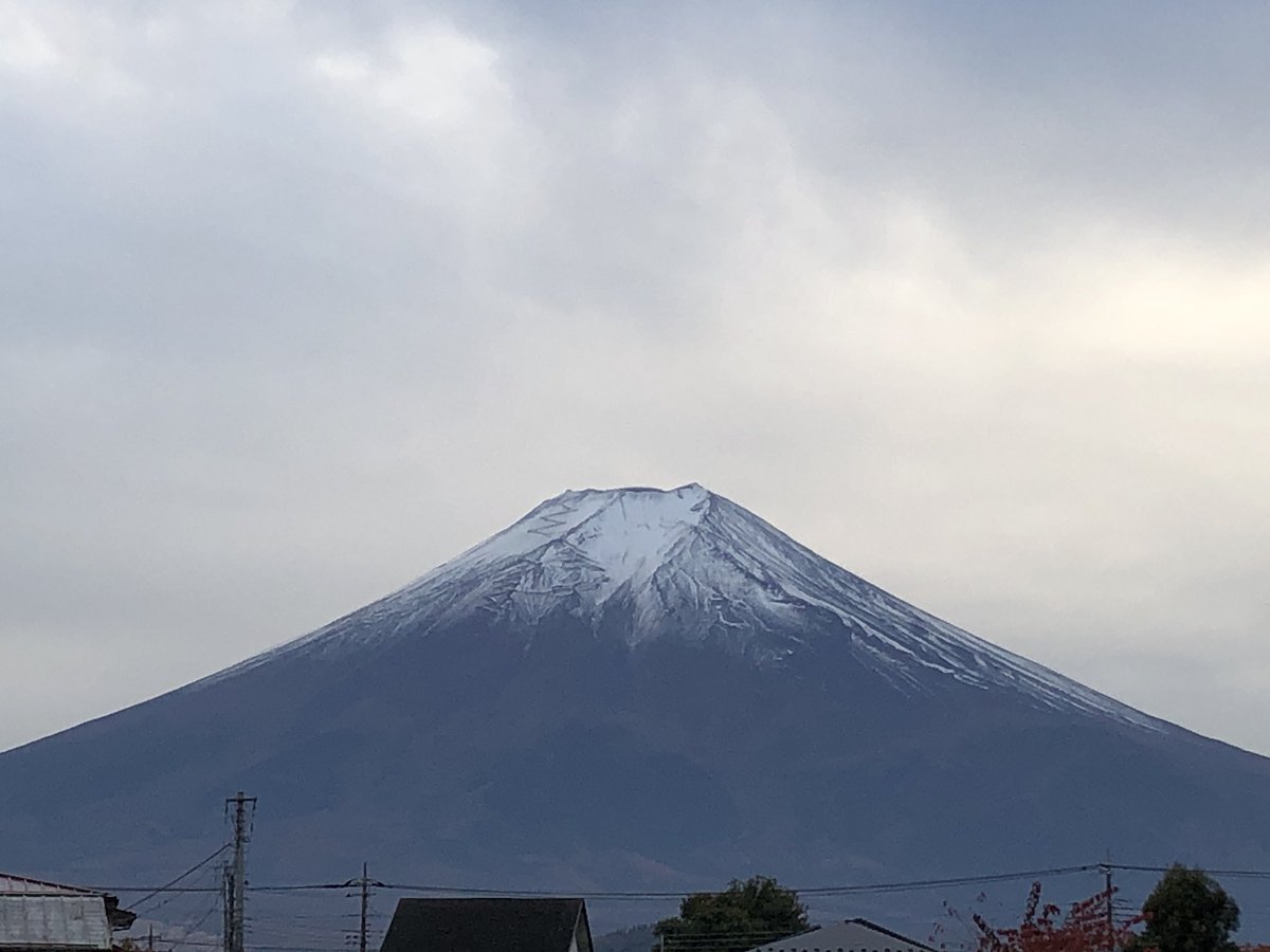 2023_ipW's tweet image. #富士山　#富士吉田市 
おはようございます。今朝は雲多めです。富士山はハッキリ見えます。今日は曇りの一日っぽいですね。