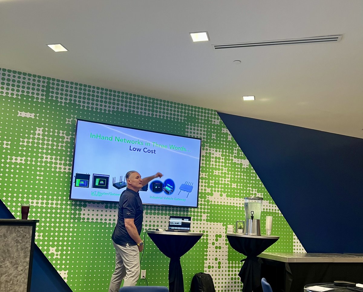 InHandNetworks's tweet image. Great Lunch &amp;amp; Learn with the @ATTBusiness Long Island team! ⚡️Thanks to all our partners for joining! Shoutout to our own Bryan &amp;amp; Jason for leading the session. 💪#InHandNetworks #Connectivity #LongIsland #StayConnected #BusinessInternet