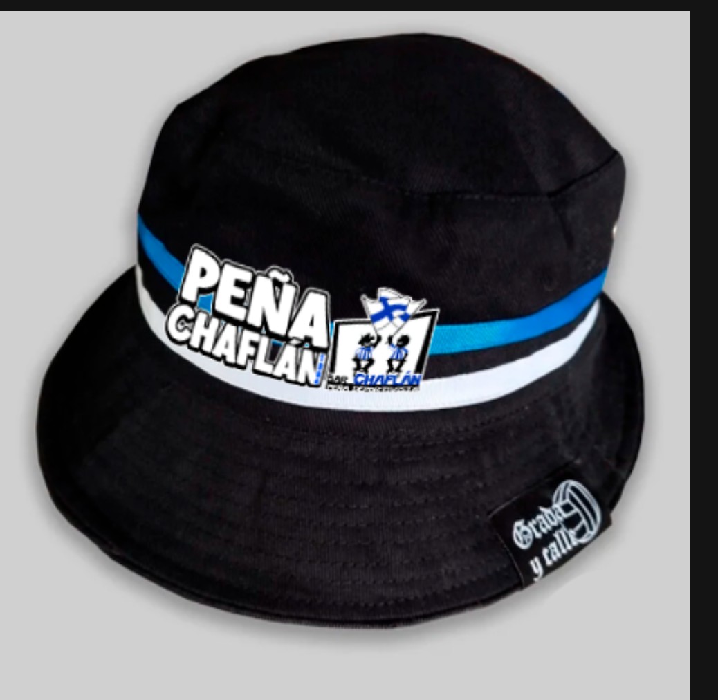 PChaflan's tweet photo. Agora que chegou o fresco e a choiva...O Gorro da Chaflán !! Xa dispoñible na nosa sede ( a nova bufanda tam��n 😉) 🍻 https://t.co/7zetwltXK3