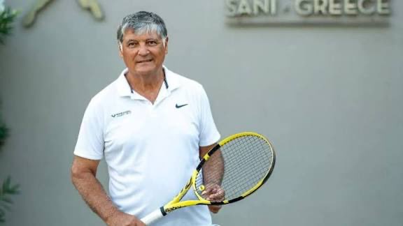 INTERSANTÍSIMO lo que plantea Toni Nadal con Eduardo Feinmann en <a href="/radiomitre/">Radio Mitre</a>: 

“Hay que achicar las raquetas para volver a ver jugadores como Coria y Nabandian. Hoy en día la táctica se resume en pegarle fuerte. Hay que adaptarse a las nuevas situaciones. El tenis empieza con un