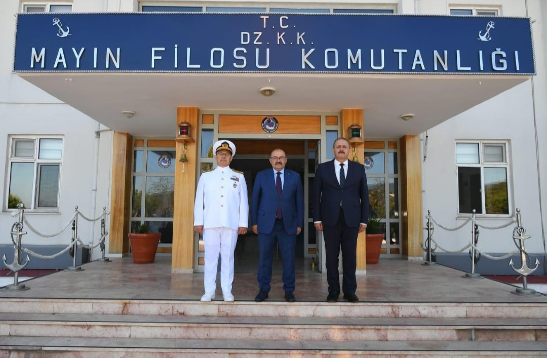 Balıkesir Valisi Sayın İsmail Ustaoğlu, Erdek Mayın Filosu Komutanlığını ziyaret ederek Filo Komutanı Tuğamiral Birol Orak’tan yürütülen çalışmalar hakkında bilgi aldı.