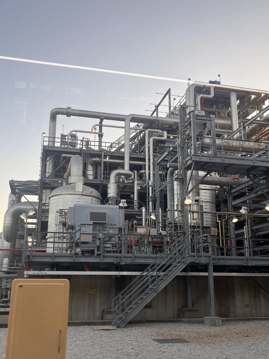 $NVGS $EPD

Morgan’s Point Asset tour. 

White pipe in the 3rd photo is the 24 inch  pipe that runs from Mont Belvieu