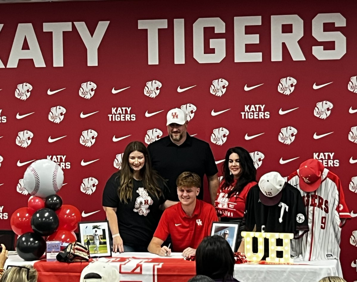 KatyHSPrincipal's tweet image. Congratulations Jayden Stewart for signing to play baseball at @UHCougarBB! #NationalSigningDay2025