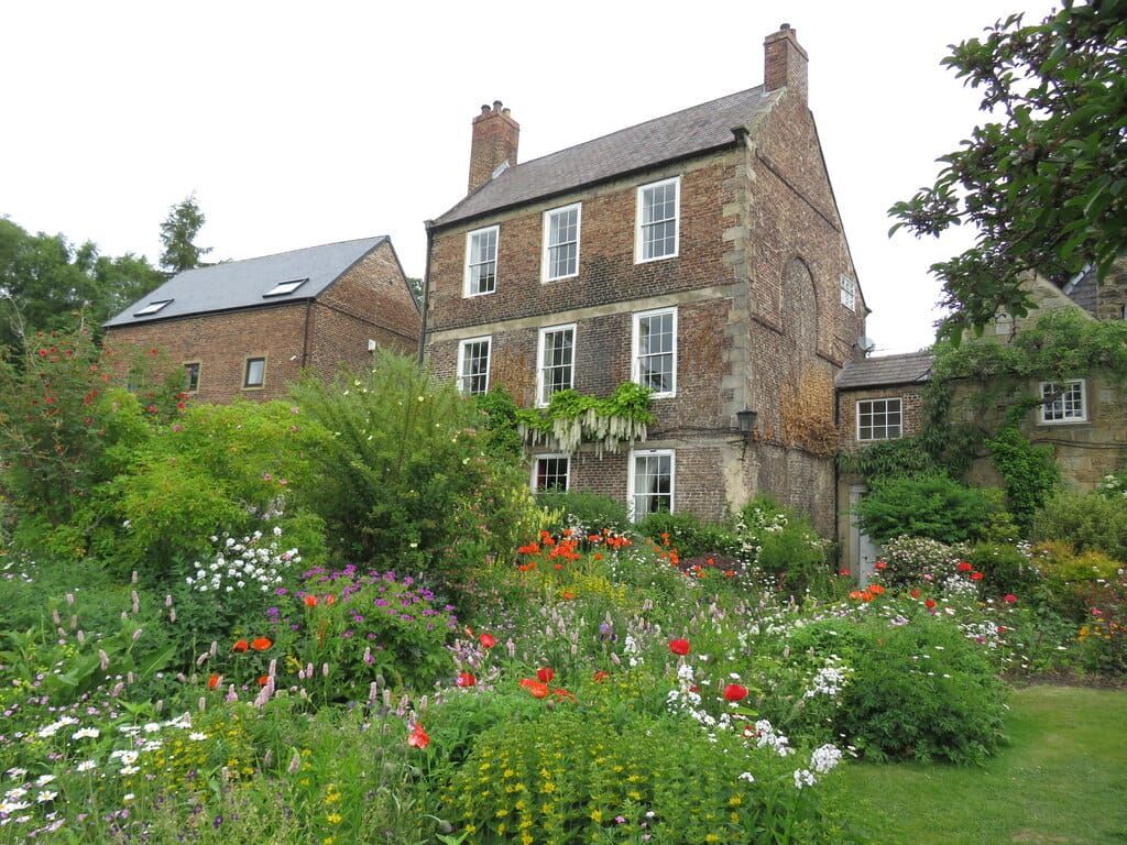 Pick the Poppies in Durham During a Crook Hall Gardens Poetry Walk

"The guided poetry walk at Crook Hall Gardens offers ... reflection, imagination &amp; nourishment for the senses"

#Durham #CrookHallGardens #PoetryWalk #DurhamCultureCounty
📸: David M Clark
goodstarvibes.com/durham-crook-h…