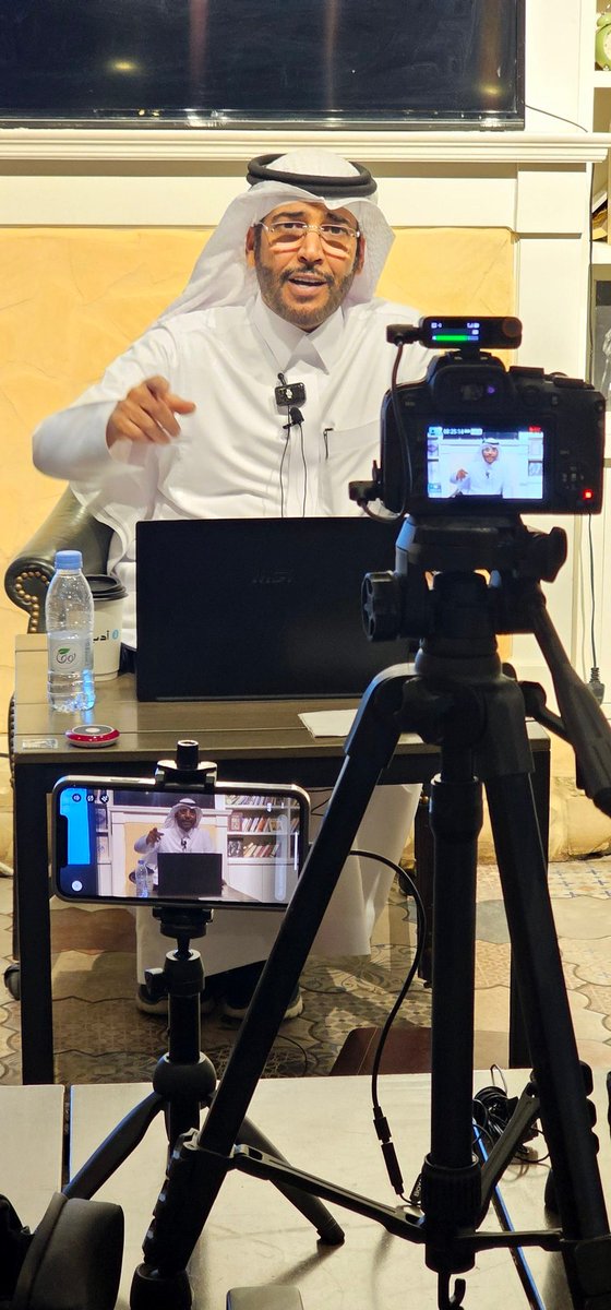 استضاف مقهى أدب الليلة الشاعر الدكتور مطلق الحبردي <a href="/Mutlaq_AMM/">د.مطلق الحبردي</a> في أمسية عابقة بالشعر والجمال بعنوان: أغنيات لرموش الصبح". تخللتها بعض الأسئلة حول الشعر وقضاياه.
#الشريك_الأدبي