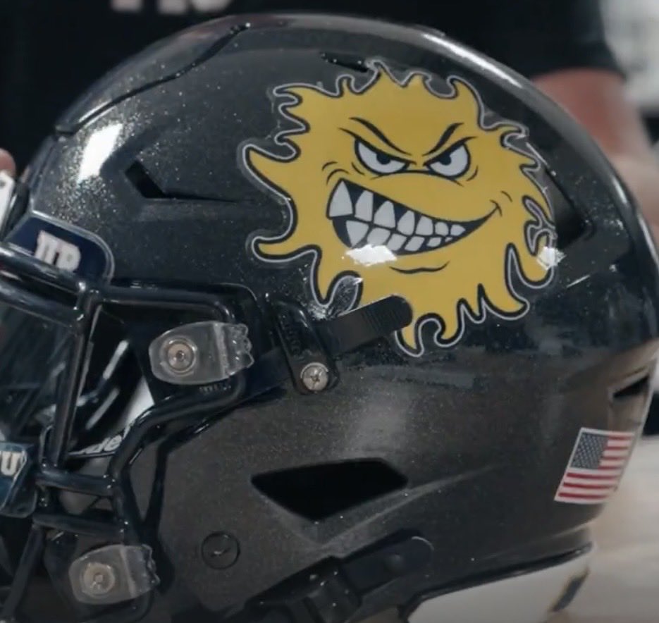 FIU going w/the sweet Sunblazer helmets for Saturday’s game w/Liberty ☀️