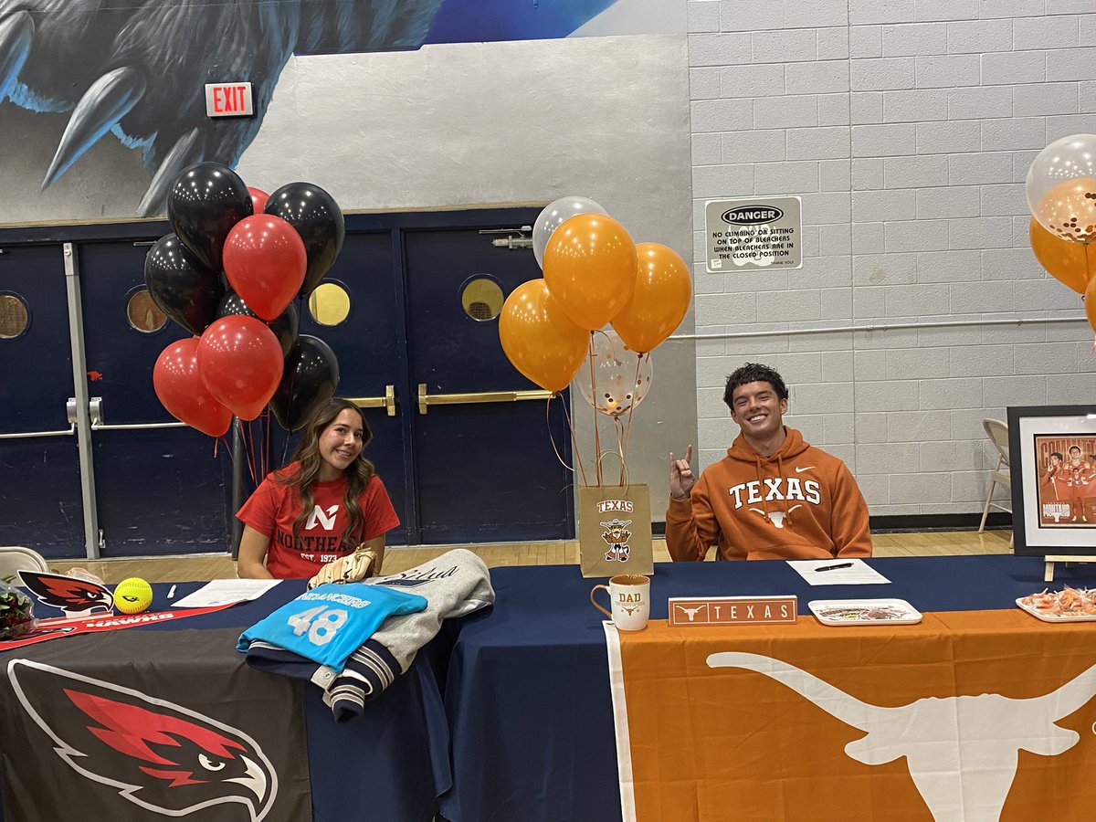LCHS_MTapia's tweet image. National Signing Day at The Cave. Congratulations to all these wonderful athletes.
#WALC #itsagreatdaytobeabear