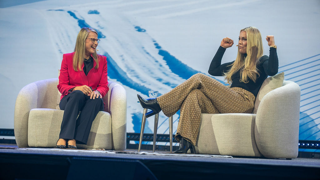 Deltek's tweet image. From the slopes to the stage! ⛷️ 🎤 @lindseyvonn  inspired the #DeltekProjectCon crowd today with lessons in resilience, reinvention, and the courage to chase your second act during her fireside chat with Natasha Engan.

Thank you, Lindsey, for sharing your incredible journey!🤩