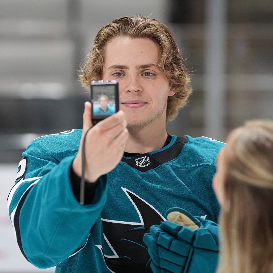 dunnitrightt's tweet image. two apples tall