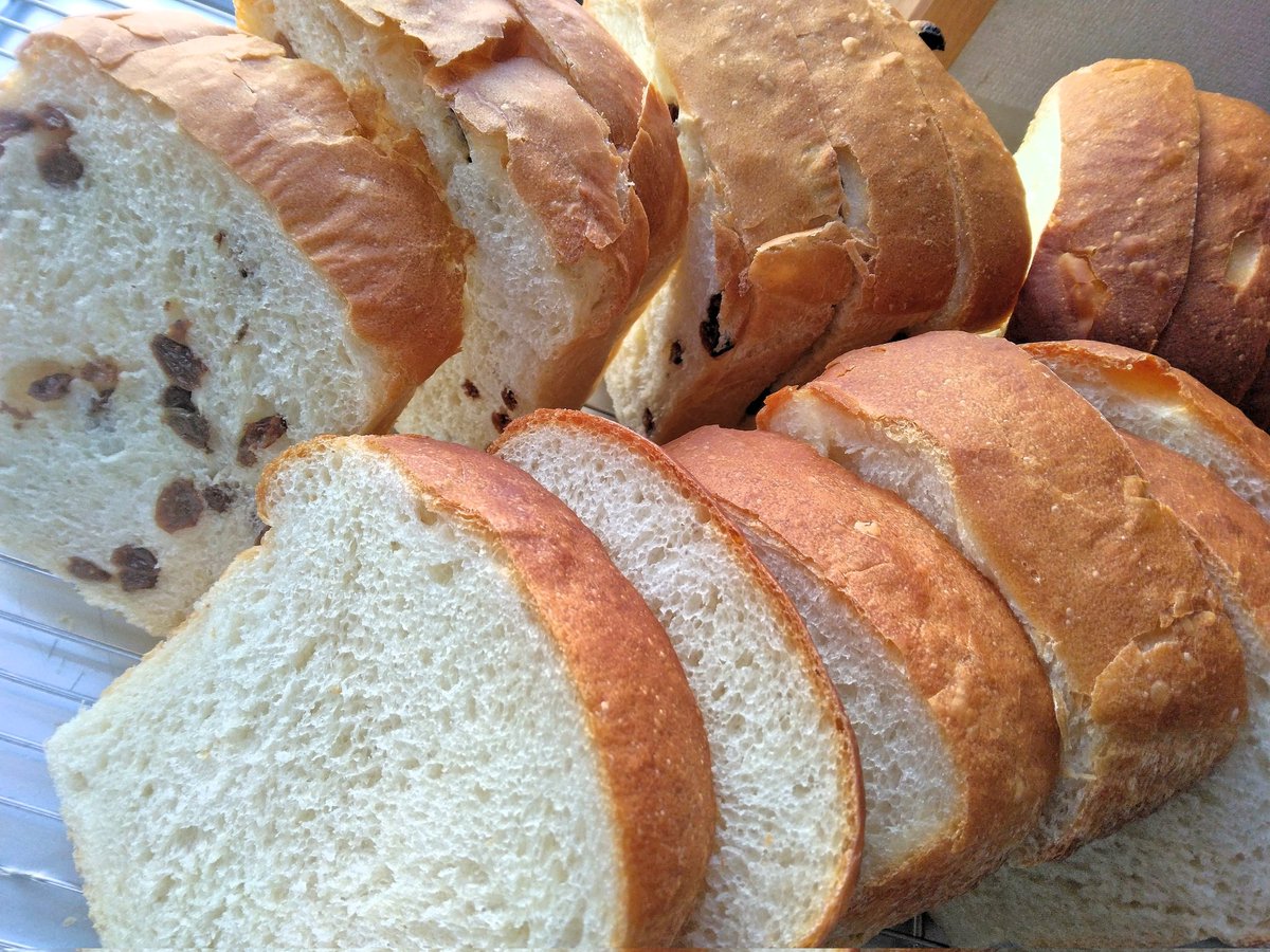 bagels_sp's tweet photo. 久々のパンドミ焼成。ご近所さんのオーダーものでした。
おはようございます。

ベーグル作りのリハビリと勘戻しも兼ねて重い腰を上げました。
本業の方が手一杯でなかなか時間がとれずで作れずにいるベーグルですが年明けの初焼きベーグルは少量ですが今回もまた着手させてもらいます≈🎍🥯 https://t.co/4m7Qbxnx0F