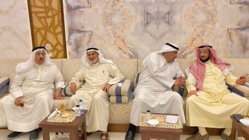 ديوان ناهس العنزي في حطين… منبر الفكر ومجلس النبلاء

منذ أقلّ من شهرين فقط، شاءت الأقدار أن أتعرف إلى ديوانٍ فريدٍ في ضاحية حطين، ديوانٍ لا يشبه المجالس المألوفة التي تقوم على الوجاهة أو العادة، بل هو ملتقى تتقاطع فيه المدارس الفكرية والقانونية والاجتماعية، وتتنفس فيه الكلمة