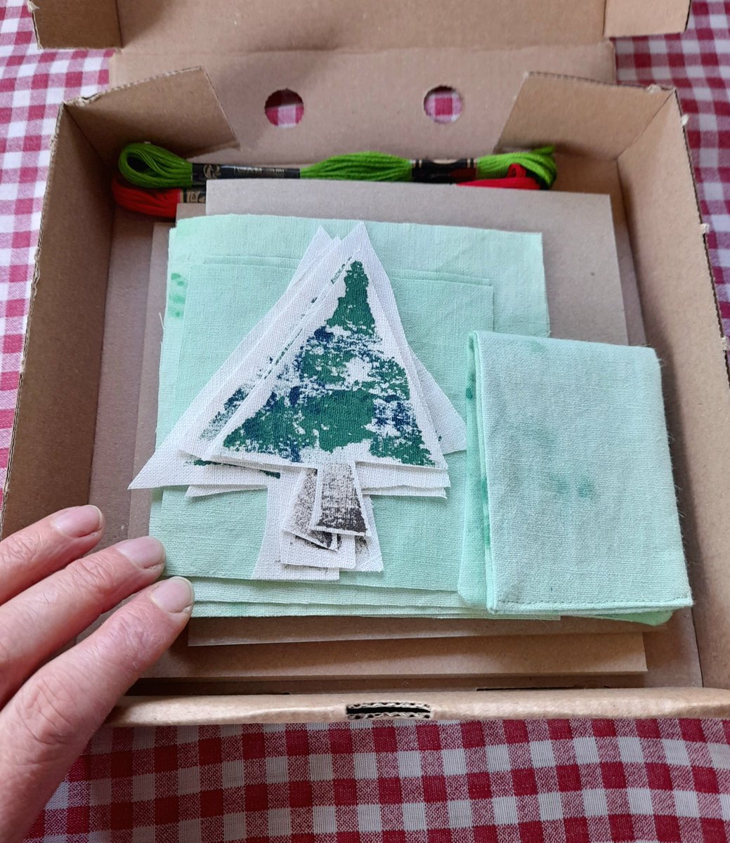 RFTextileDesign's tweet image. Create your own special Christmas cards with one of our mini Experience Boxes.
Available from our online shop - link in bio 

#Christmas #craftkit #Handmade