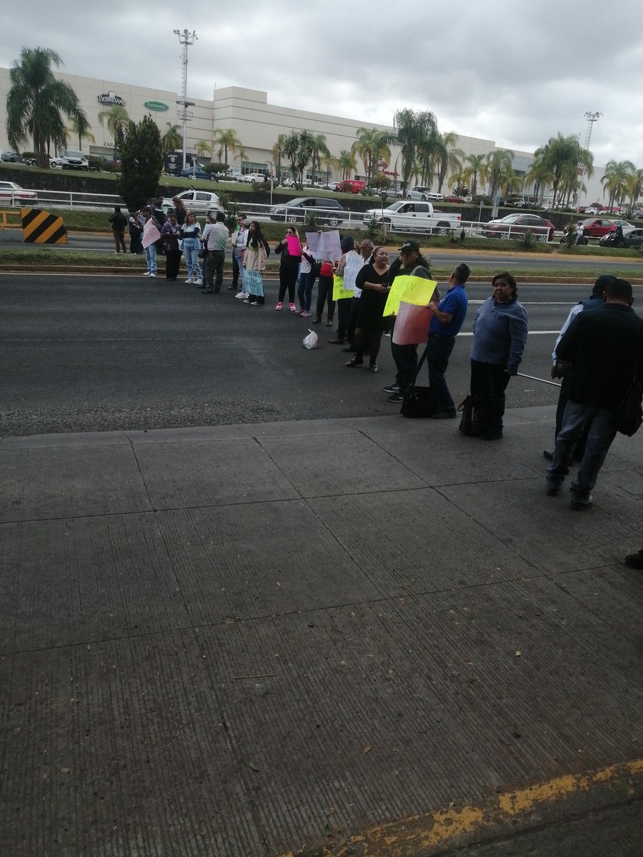 jrene84's tweet image. Todos unidos todos somos @upav_edu ya pagales @rocionahle #VeracruzEstaDeModa dónde quedo el dinero del personal que labora en #UPAV