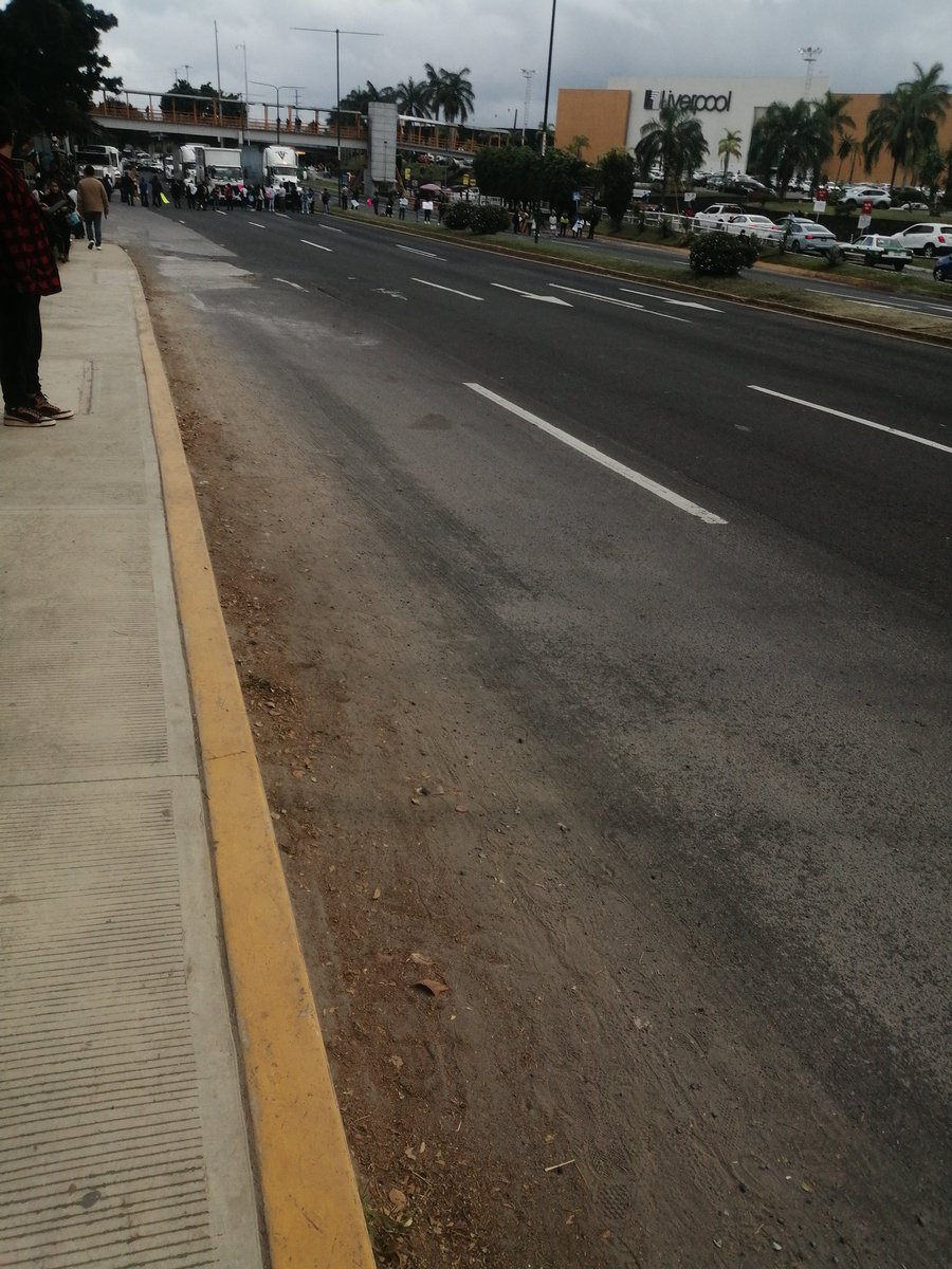 jrene84's tweet image. Todos unidos todos somos @upav_edu ya pagales @rocionahle #VeracruzEstaDeModa dónde quedo el dinero del personal que labora en #UPAV