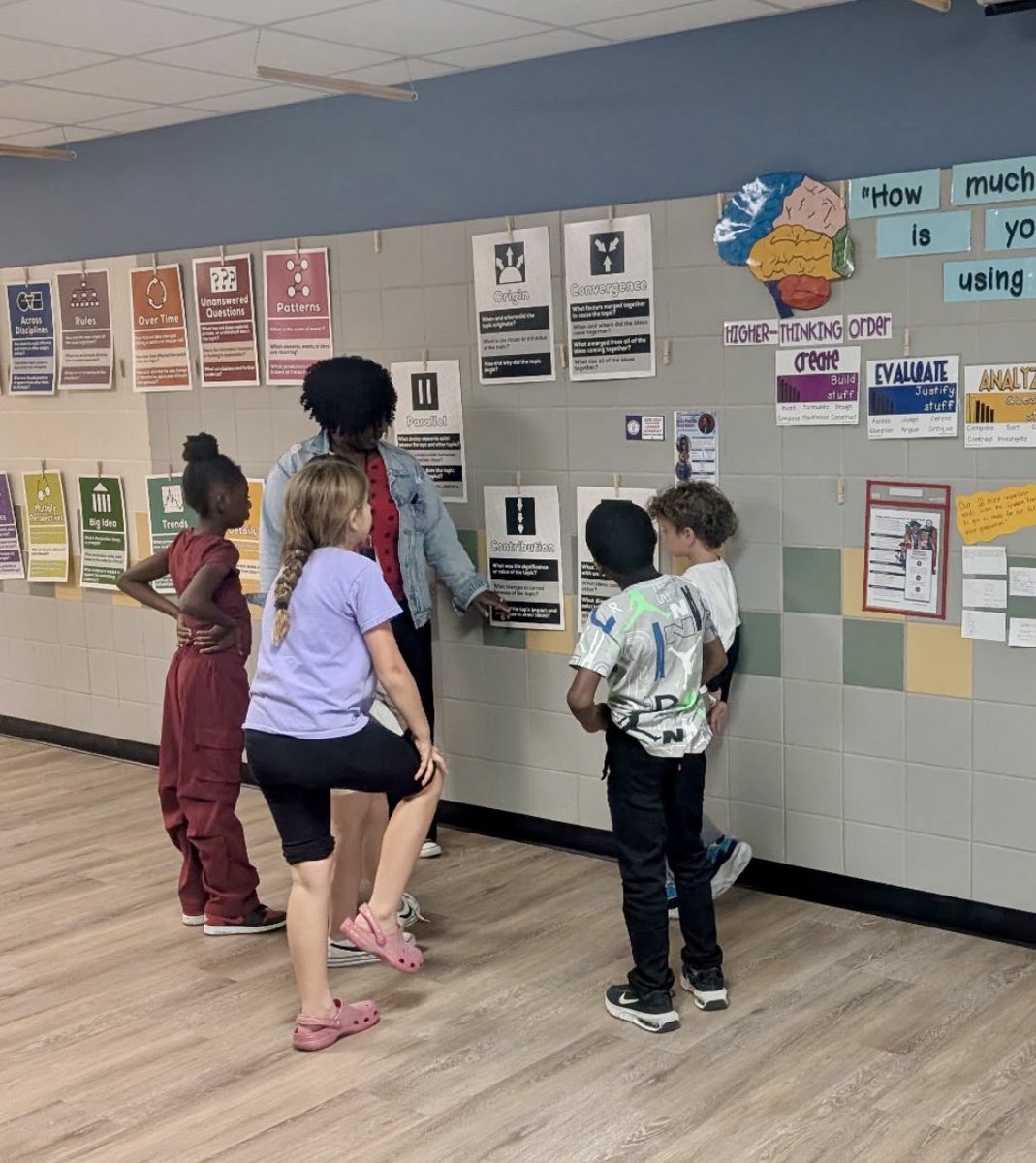 growinggiftedco's tweet image. Take a look 👀 at these small group students at @SpringCreekES engaging with the #DepthandComplexity learning wall their Advanced Learning Teacher created!  This is how we #RISDDreamBig for #EveryChildEveryDay 🌟 

@kristinleeper9 @susanrisd @RISDCCR