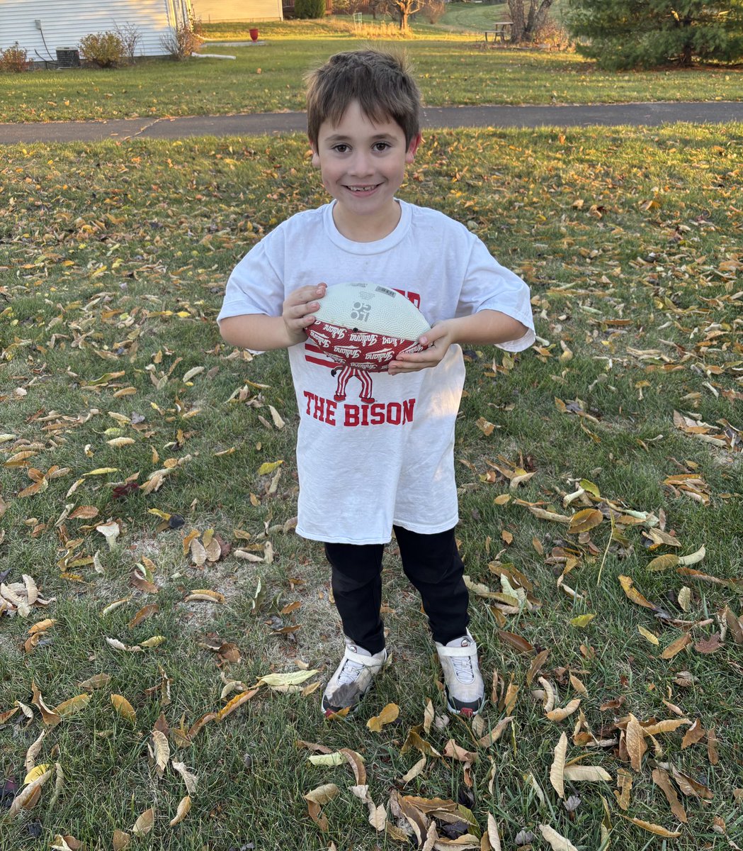 MattGlenesk's tweet image. Tossing in the backyard:

“Trying to be @TheOmarCooper,” he says. 🤣 

#iufb