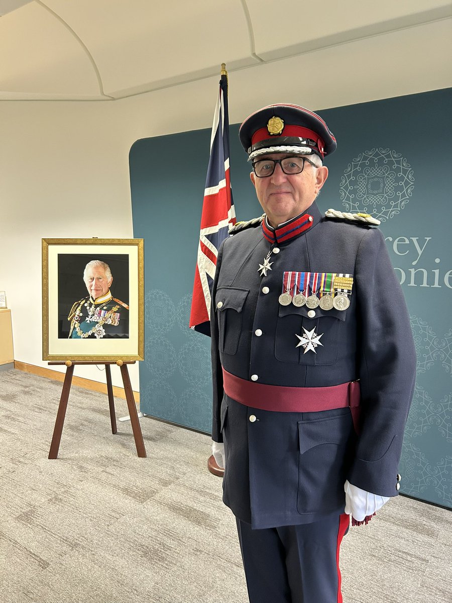 andrewlsja's tweet image. On Monday,as a DL, I represented HMLord Lieutenant @SLieutenancy  @SurreyCouncil at 4 Citizenship Ceremonies when 120 people swore the Oath of Allegiance and Pledge to King and Country as new Citizens. Real privilege to  present their Certificates and welcome them to the UK! 🇬🇧