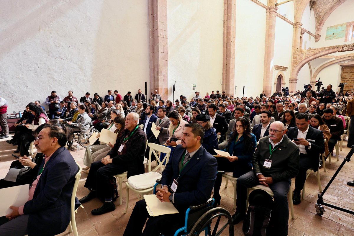 Acompañamos a la secretaria de <a href="/SEGOB_mx/">Gobernación</a>, <a href="/rosaicela_/">Rosa Icela Rodríguez Velázquez</a>, y al gobernador <a href="/DavidMonrealA/">David Monreal Ávila</a>, a la Audiencia Pública en #Zacatecas, donde escuchamos las propuestas y planteamiento de ciudadanos y especialistas para avanzar hacia una #ReformaElectoral que promueva la participación libre,