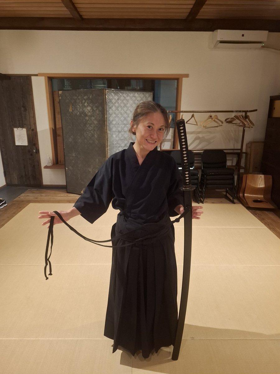 3尺3寸の模擬刀❗
デカいw❗そして重い(爆)
私の身長152㎝と比べて、この長さ❗

＃古武道　＃柔剣雷心会　＃居合