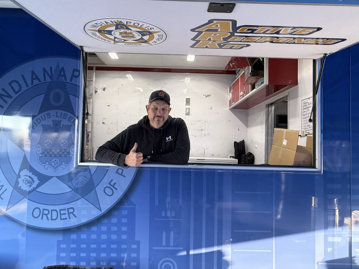 RickFOP86's tweet photo. HAPPENING NOW: Indy FOP ARK Team feeding fellow Deputies + Officers in Delaware County (IN)

Providing Immediate Support and Love for Law Enforcement Family following Tragic Line of Duty Death

A Warm Meal, a Place to Talk, a Shoulder to Lean On is what it’s all about #FOPFamily https://t.co/jmMFqobDoY