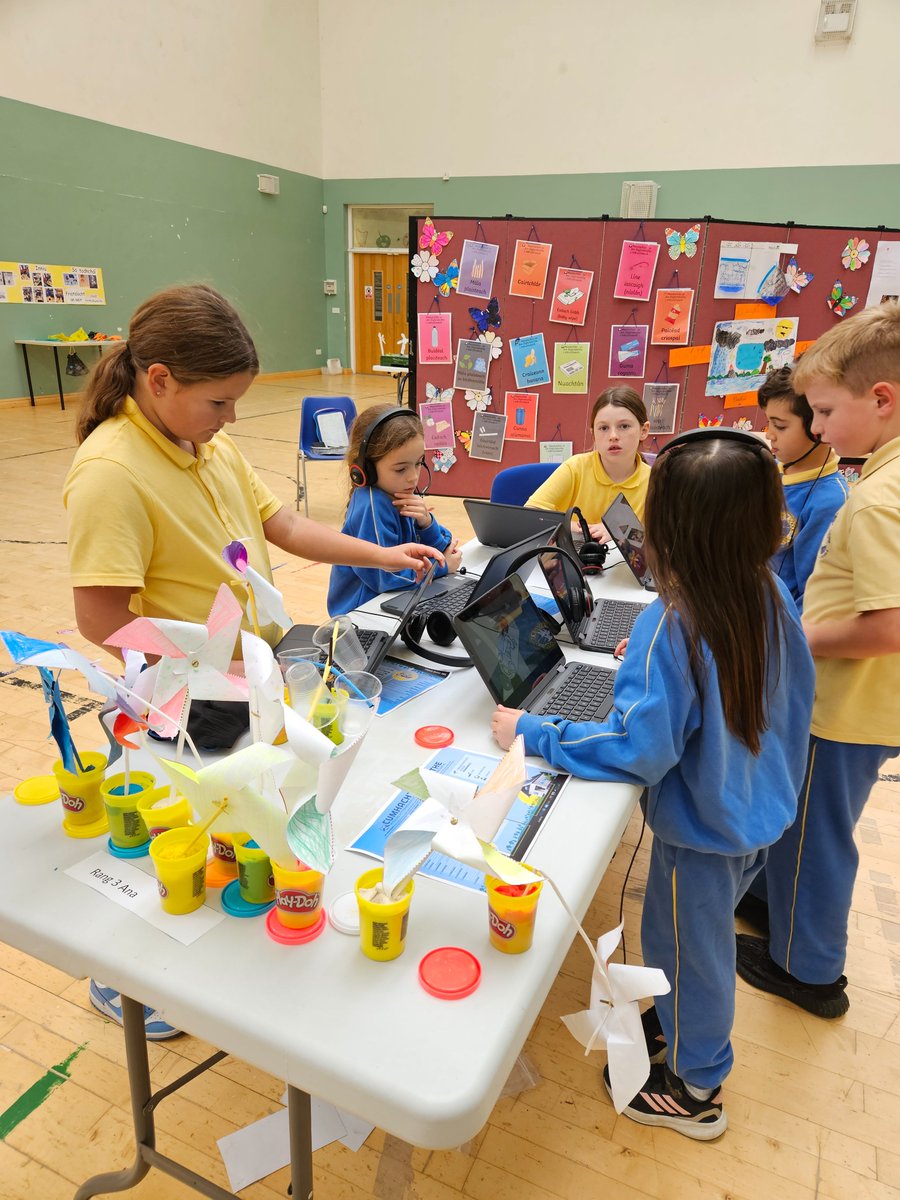 🔬✨ Seachtain na hEolaíochta 2025 ✨🔬 Téama: Inné, Inniu,Amárach
Inniu rinneamar halla na scoile ina lárionad fionnachtana don Lá Eolaíochta! Ghlac gach rang páirt ann&amp;bhí na turgnaimh&amp;na smaointe dochreidte 🌍💡
#ScienceWeek #ThenTodayTomorrow #STEM <a href="/CuriousMindSTEM/">Research Ireland Curious Minds</a>