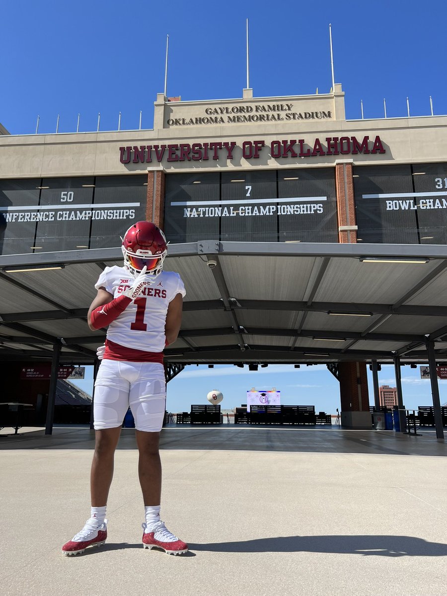 OUCrystalBall's tweet image. New #Sooners On3 🏈 RPM Prediction

⭐⭐⭐⭐ 2026 RB Messiah Mickens
📏 5'10.5" / 210
🏫 Harrisburg HS (Harrisburg, PA) 
🎚️ 60
✍️ By Adam Gorney
🎤⬇️ National Recruiting Analyst

Profile: on3.com/rivals/messiah…

#L26ENDARY