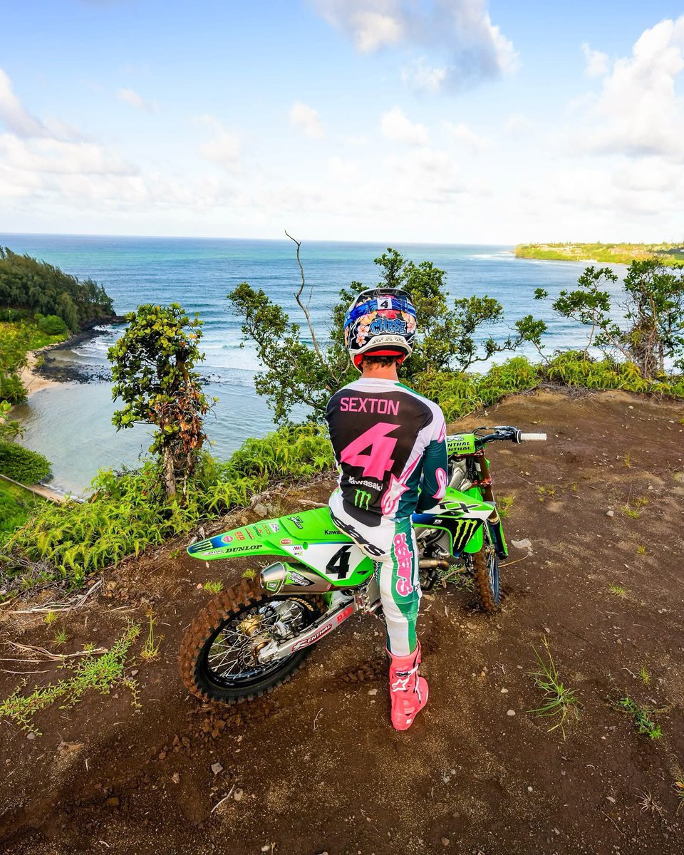 DozerTweets3's tweet image. These pics don’t get old of @_chasesexton in Hawaii