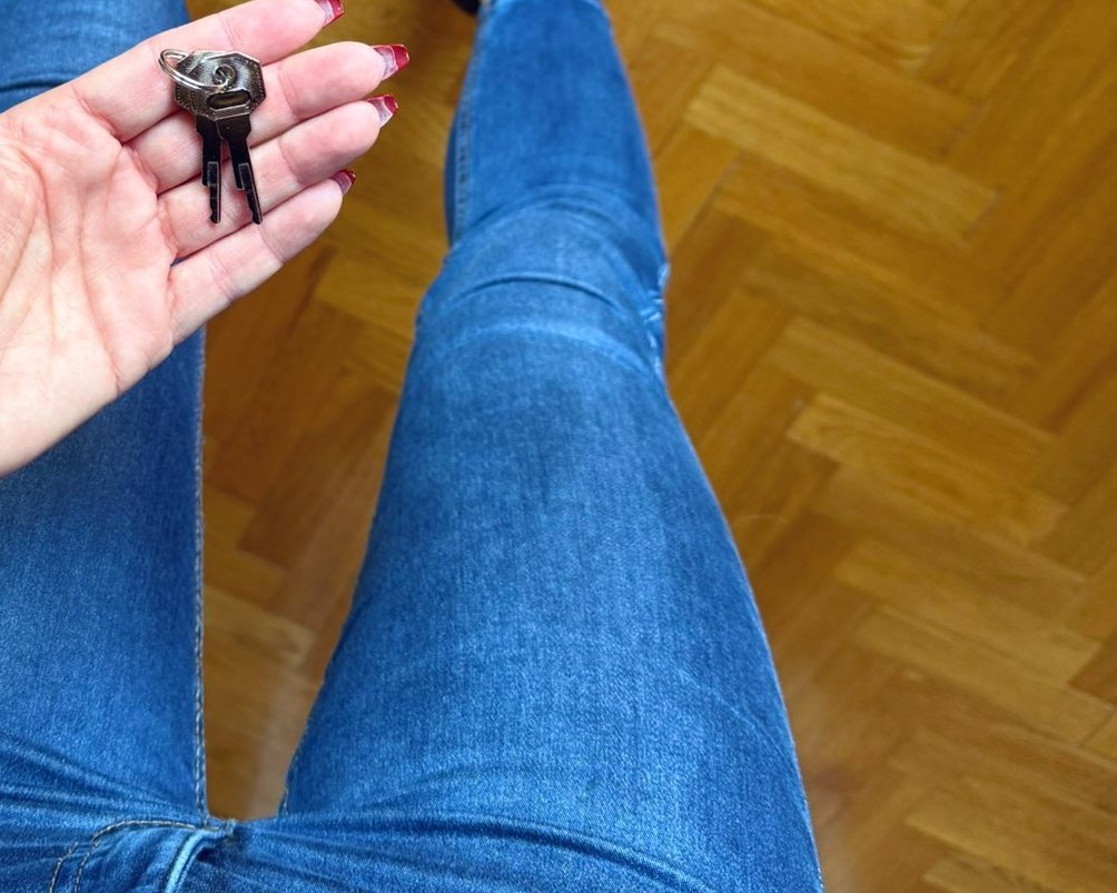 مفتاح مقابل مفتاح
انت بنقفل عليك بالقفص
وانا بفتح باب جديد لشقتي
#عمه
#لبنانية
#شيخة
#عمتكم_دلع
#عمه_عنيفة 
#عمه_سادية
#عمه_ديرتية
#معصيتّيَ_رِحّتِي