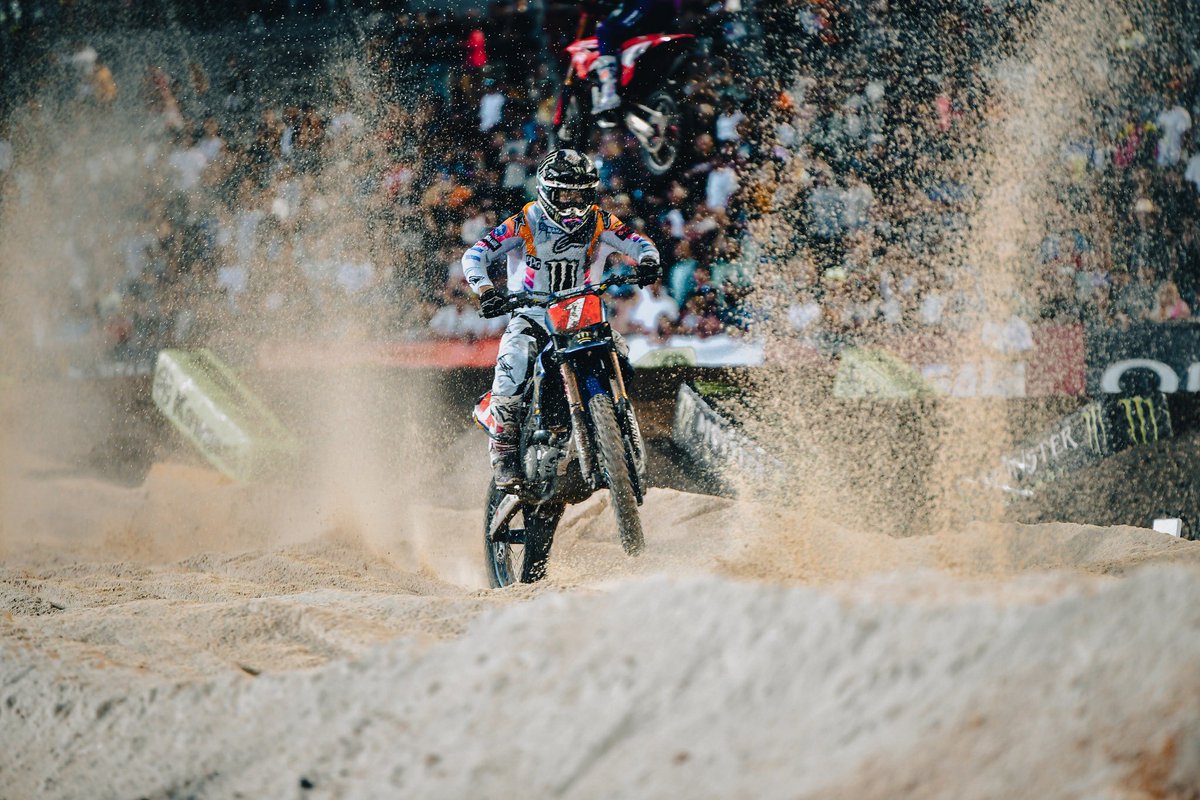 DozerTweets3's tweet image. Daily Eli pic, How well does he do this weekend on the new bike ??