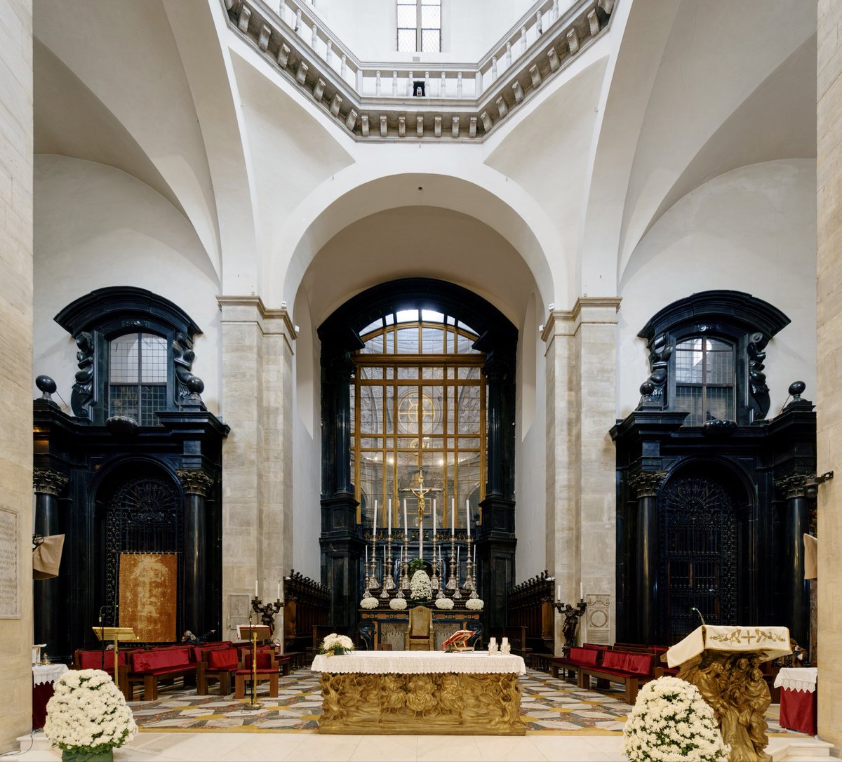 Turin Cathedral with the Cappella della Sacra Sindone behind the glass