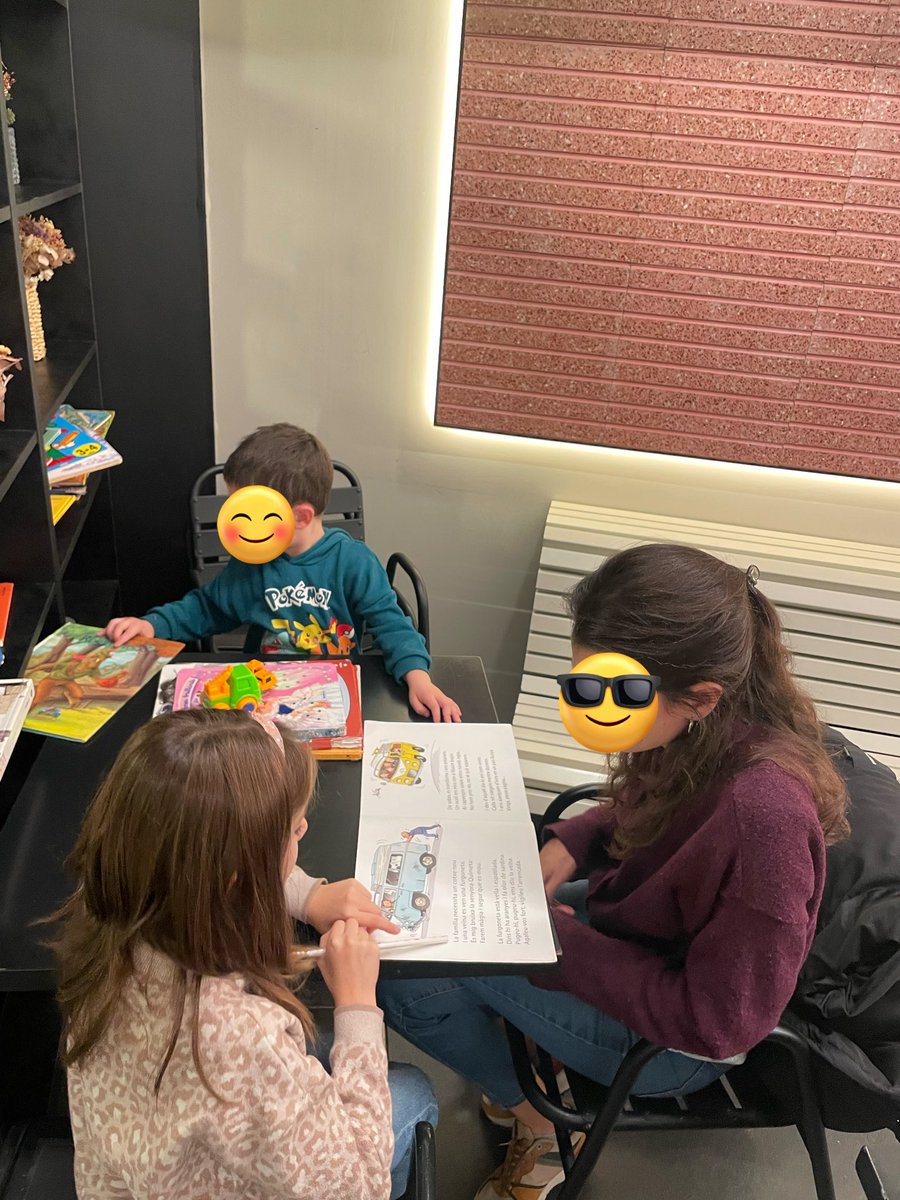 La meva parella no és catalanoparlant nativa, quan la vaig conèixer en prou feines parlava català, ara ja està cursant el B2. Però el català no només l’apren a l’escola, a casa els més petits també li fan classes! Mantenim el català! #català #perlallengua #Catalunya #Cat