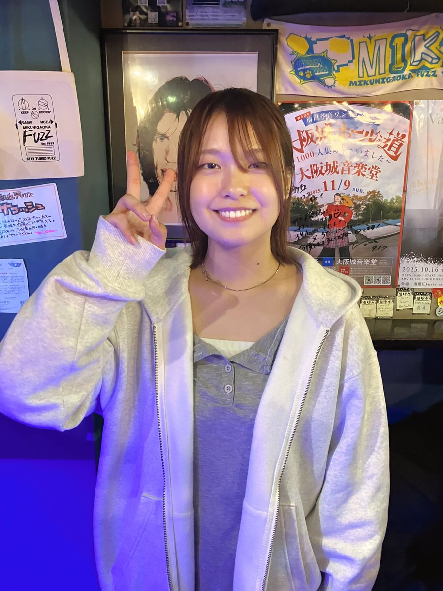 gkiw68's tweet image. 2025/11/12(水)
#安達花
#三国ヶ丘FUZZ

路上でちょっとだけ聴いて気に入ってしまい初めての箱ライブ。魂の入った歌が聴けました👍バンドセットは初めてだそうですが、ステージ上に仲間がいるのは楽しいし心強いでしょうね。次は弾き語りのライブも是非聴いてみたいです😊
@a_hana8703