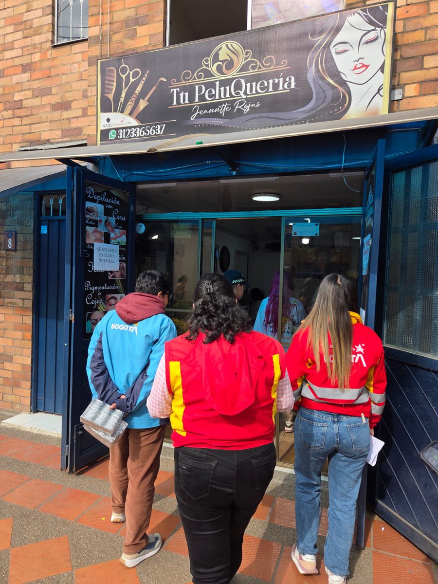 SubLGBTI's tweet image. Recorrido de caracterización y divulgación de la oferta institucional articulado entre el Consejo Consultivo LGBTI y la UTA Local de Fontibón, por los barrios Recodo, Zona Franca y Centenario, fortaleciendo el reconocimiento y la participación de las personas LGBTI en el…