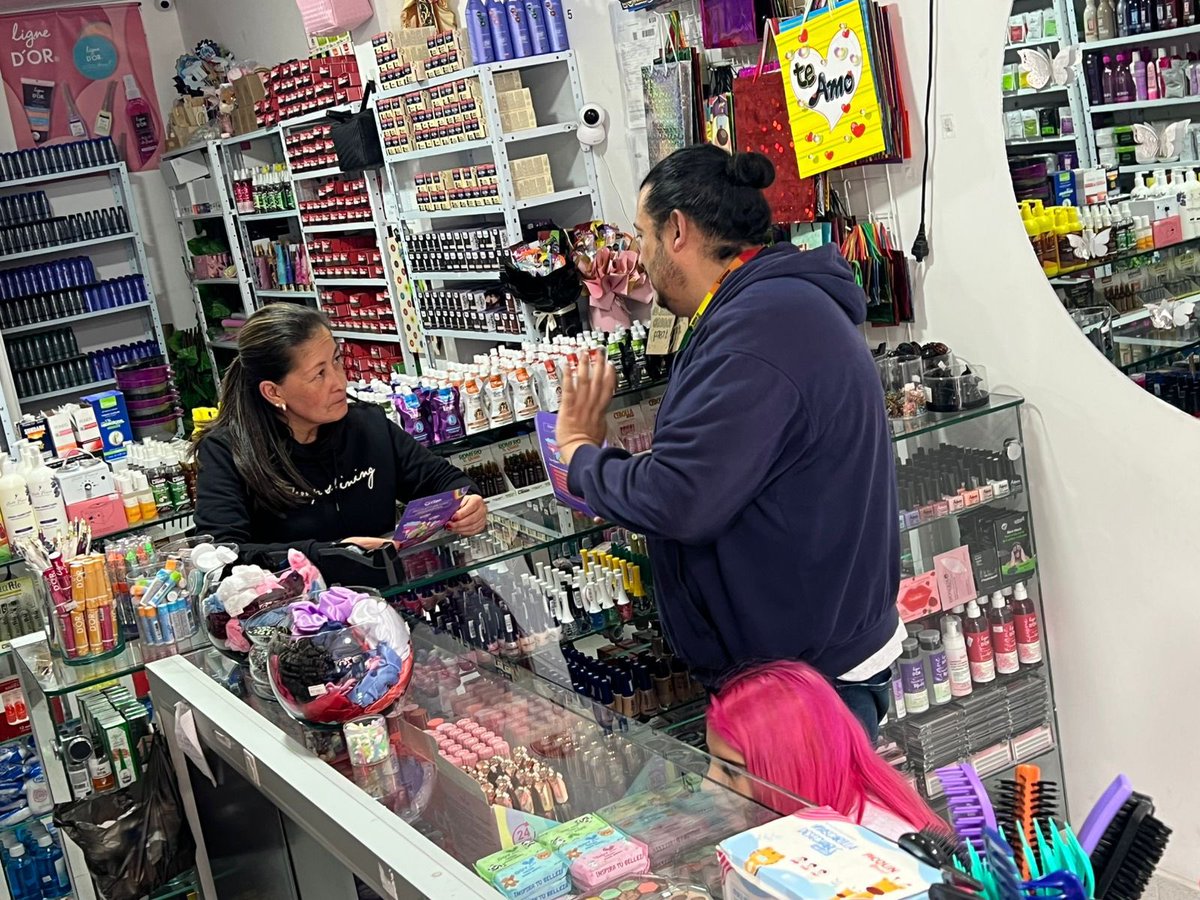 SubLGBTI's tweet image. Recorrido de caracterización y divulgación de la oferta institucional articulado entre el Consejo Consultivo LGBTI y la UTA Local de Fontibón, por los barrios Recodo, Zona Franca y Centenario, fortaleciendo el reconocimiento y la participación de las personas LGBTI en el…