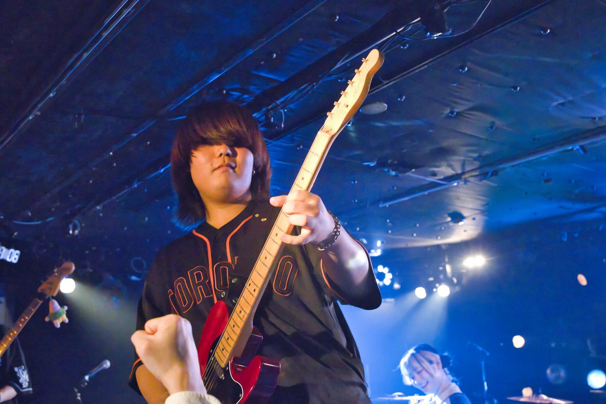 gkiw68's tweet image. 2025/11/12(水)
#ステレオドロシー
#三国ヶ丘FUZZ

みんな音大で楽器上手いしやっぱり曲がいい‼️ドロシーは2回目ですが曲は全部知ってるので、最前で拳上げてノリノリでした♪はたから見たら何度も来てる熱心なファンに見えたかも笑？いつの間にか何だか楽しくなってました♪😆
@stereo_dorothy