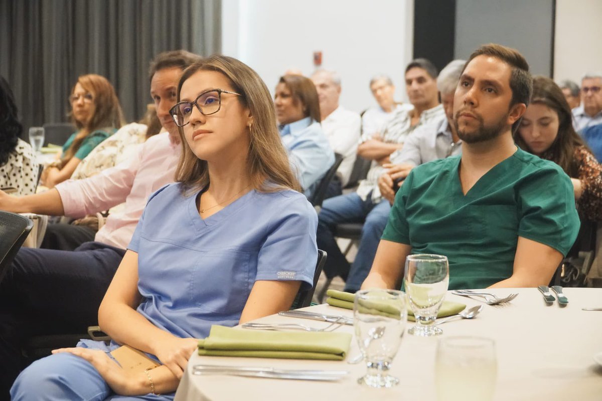 sergio_fajardo's tweet image. ¡Vamos a ponerle orden al sistema de salud!

Hoy nos reunimos con representantes de todos los sectores de la salud en Santander para compartirles cómo vamos a sacarlo adelante.