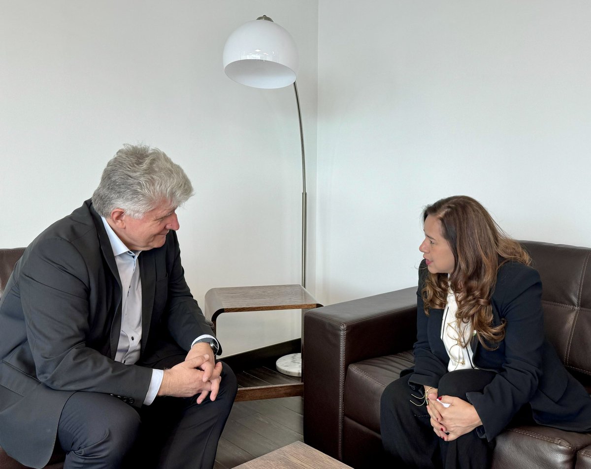 El Representante Especial del Secretario General 🇺🇳🇨🇴 <a href="/JencaMiroslav/">Miroslav Jenča</a> sostuvo un fructífero encuentro con <a href="/AlejamillerR/">Alejandra Miller R</a> <a href="/ARNColombia/">Agencia para la Reincorporación y la Normalización</a>, en el que reafirmaron la colaboración entre la <a href="/MisionONUCol/">Misión de la ONU en Colombia</a>, con su amplia presencia territorial, y la #ARN en favor de la reincorporación. 🧵