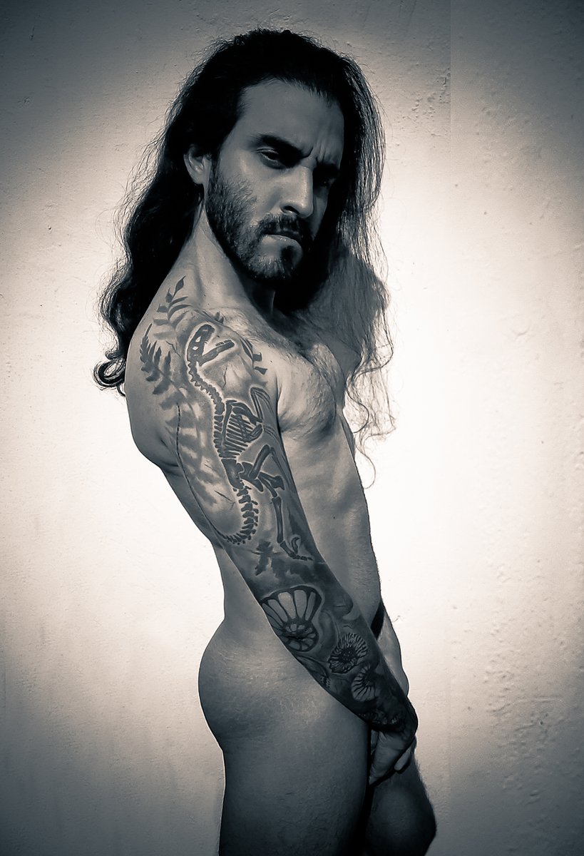 dinonudeart's tweet photo. Self portrait

#MaleNudeArt #MaleModel #monochromephoto #AestheticNudes #DesnudoArtistico https://t.co/slu1UCOePl