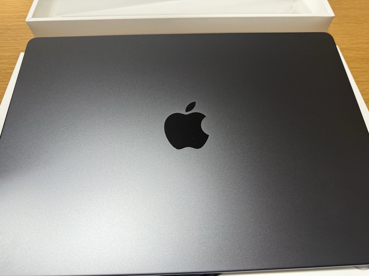 erika0811_cf32's tweet image. #Webデザイン #Webデザイナー 

パソコンを買い替えました👏
使っていたパソコンが重すぎて…
Macに乗り換え✨
以前会社支給のは使っていたのですが
自分のは初で嬉しい！！
データ引継ぎ大変やと思うけど
使うのが楽しみ☺️☺️

◯今日すること
・SNS作業代行
・サポート業務
・資料バナー作成
・読書