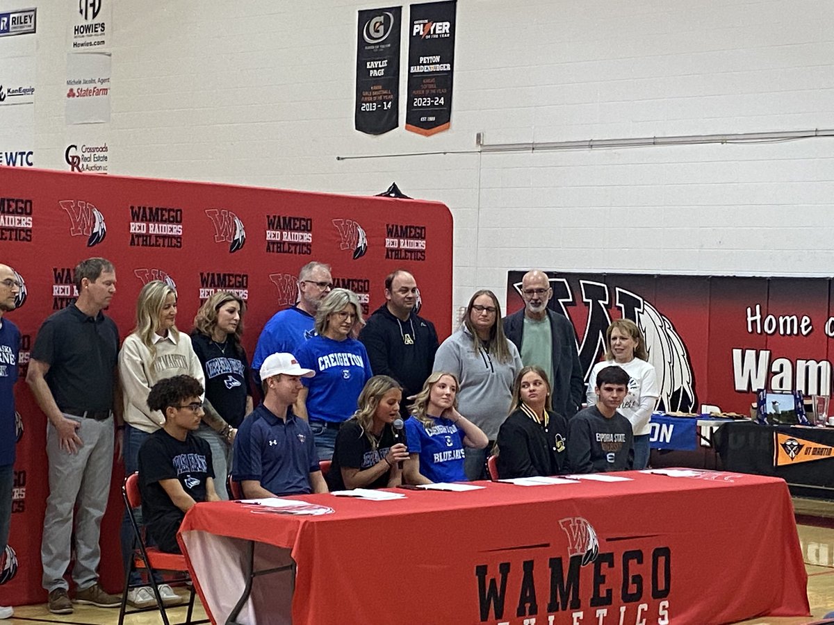 Congratulations to Lexi Hecht on officially signing with <a href="/UNKWBB/">UNK Women's Hoops</a>! She is a fearless competitor with an unbelievable work ethic! 
Before she becomes a Loper, she is going to have a huge 🏀 season for us then she’s all Coach Johnson’s! 😀