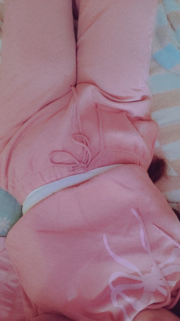 Miss_Calypso22's tweet photo. Pretty in pink jogger cotton blend set , I'm obsessed --- #Fitcheck #gamergirl #TikTok #contentcteator #fypγ· #PrettyInPink #pinkaesthetic #joggerset https://t.co/iiPkAc7ont