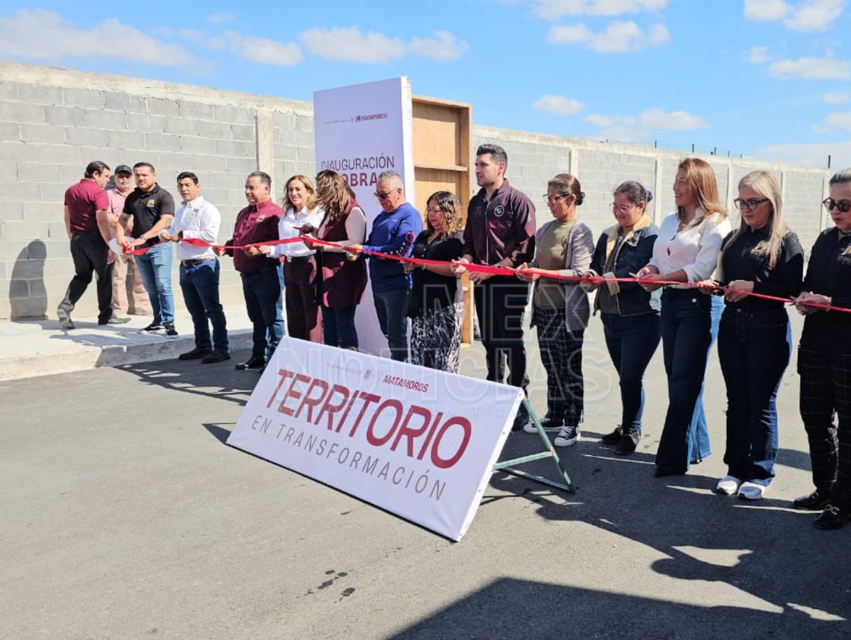 MexNoticiasMx's tweet image. 🔷  #Pavimentación | Con inversión de 5 millones de pesos, más de 3 mil habitantes de la colonia La Joya se benefician con nueva pavimentación

NOTA COMPLETA EN EL LINK 👇: 

mexnoticias.mx/matamoros/con-…

#Comparte #Matamoros